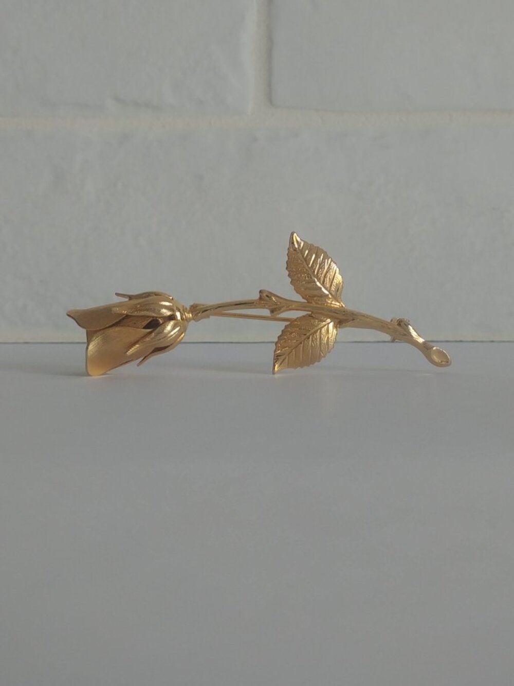 Vintage gold tone rose flower brooch pin
